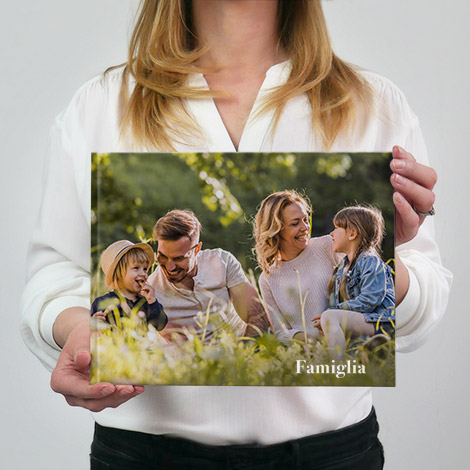album fotografico in formato 30x20 panoramico con famiglia felice